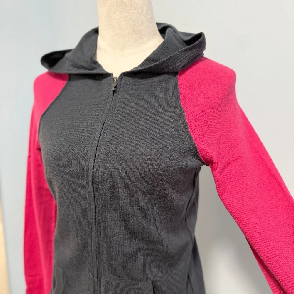 Nike Women’s Long Sleeve Zippered Knit‎ Cardigan With hood Size S